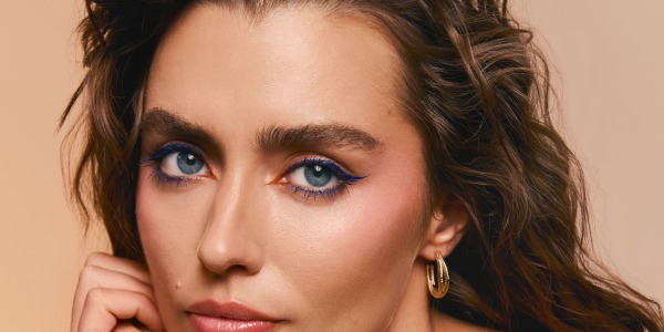 Maquillaje Luminoso y Ligero: Descubre Aura del Sol